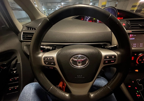 Toyota Verso cena 50500 przebieg: 141000, rok produkcji 2013 z Warszawa małe 301